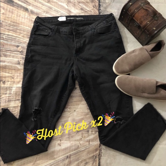 Old Navy Denim - 💥Old Navy Mid-rise Rockstar Jeans, size 16